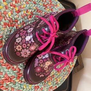 Brand NEW little girl Bogs size 3